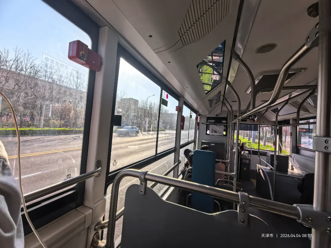 路上在公交车 公交车上拍的照片